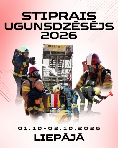 Vidū kolāža, kurā redzami ugunsdzēsēji glābēji, kas tērpušies aizsargtērpos, veic dažādus uzdevumus - sit ar sarkanu āmuru, velk manekenu, tin šļūtenes u.ml. Augšā uzraksts Stiprais Ugunsdzēsējs 2026, bet apakšā norādīts datums un pasākuma norises vieta