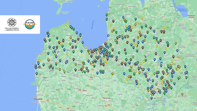 Zaļā krāsā Latvijas karte, kurā ar vietu apzīmēšanas simbolu norādītas vietas, kurās noslīkuši cilvēki