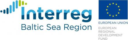 Logo angļu valodā. Kreisajā pusē rakstīts Interreg Baltic Sea Region. Labajā pusē redzams Eiropas Savienības zilais karogs uz kura izvietotas 12 dzeltenas zvaigznes. Zem karoga teksts angļu valodā - European Union. European Regional development fund