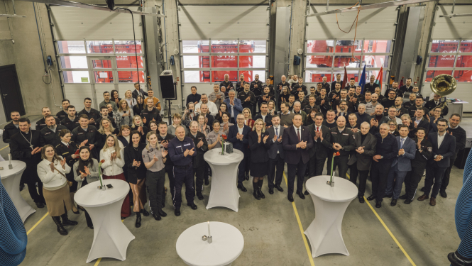 Visu uz Liepājas katastrofu centra atklāšanu sanākušo viesu kopbilde.