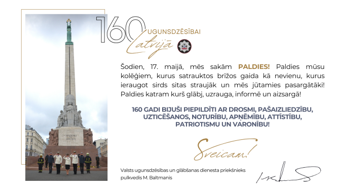 Kreisajā malā fotogrāfija ar Brīvības pieminekli, kura pakājē stāv Valsts ugunsdzēsības un glābšanas dienesta pārstāvji. Labajā malā apsveikuma teksts.