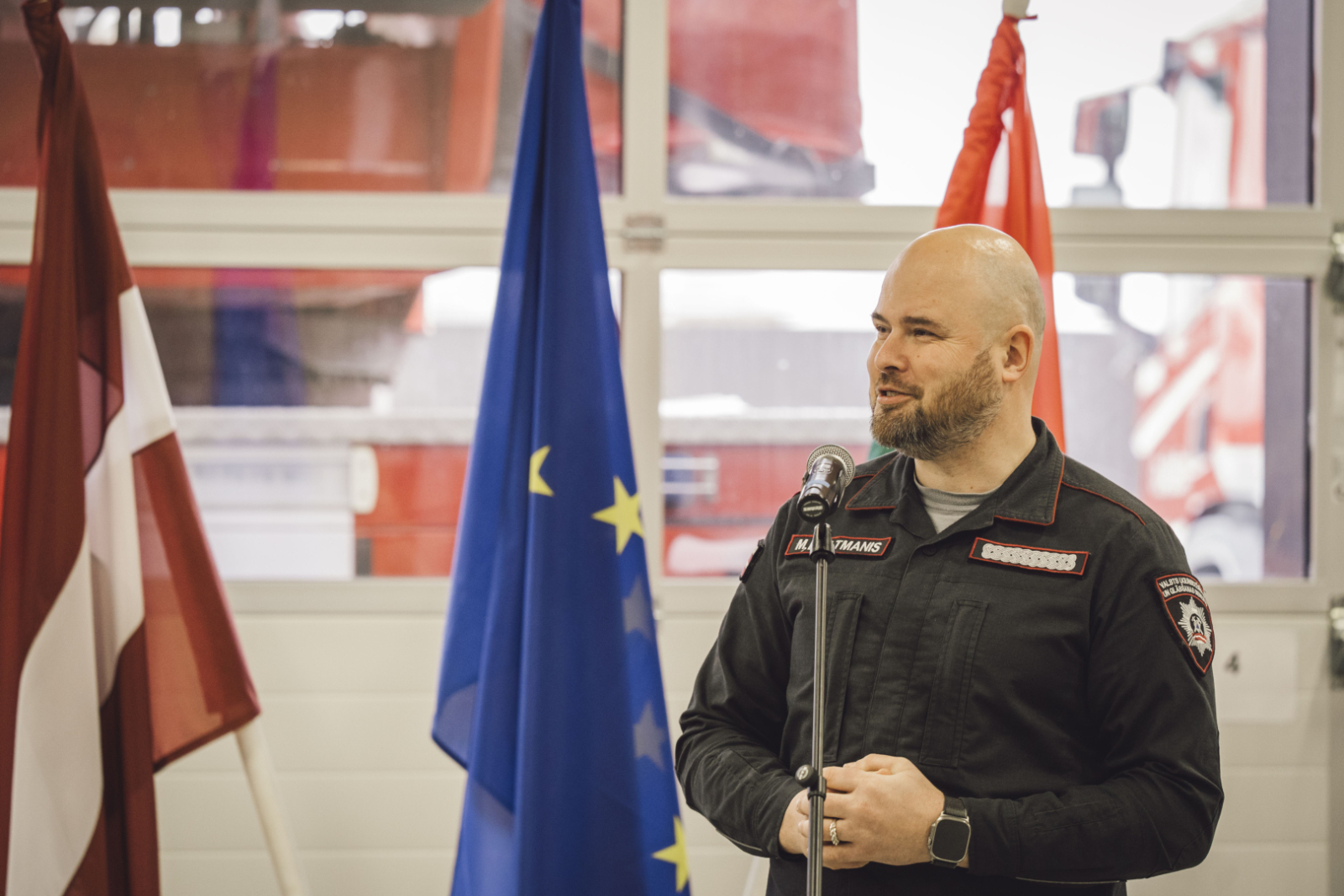 Uzrunu saka Valsts ugunsdzēsības un glābšanas dienesta priekšnieks ģenerālis Mārtiņš Baltmanis