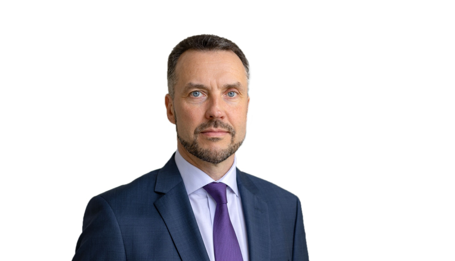 VUGD priekšnieka vietnieks Kristaps Eklons - zilā žaketē ar tumši violetu kaklasaiti