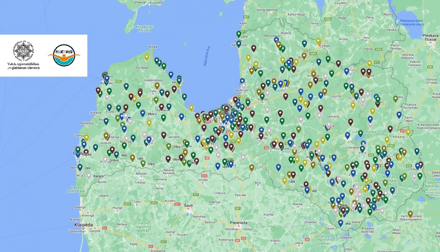 Zaļā krāsā Latvijas karte, kurā ar vietu apzīmēšanas simbolu norādītas vietas, kurās noslīkuši cilvēki