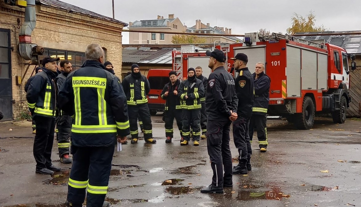 Tikšanās ar ugunsdzēsējiem glābējiem Valsts ugunsdzēsības un glābšanas dienests Tikšanās ar ugunsdzēsējiem glābējiem Valsts ugunsdzēsības un glābšanas dienests